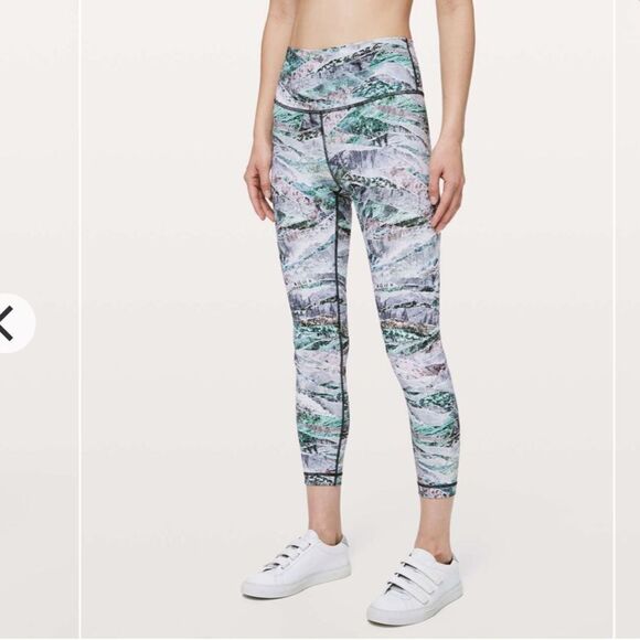 Lululemon Wunder Under High-Rise Tight 25" *Full-On Luxtreme
Springscape Multi - Picture 2 of 10